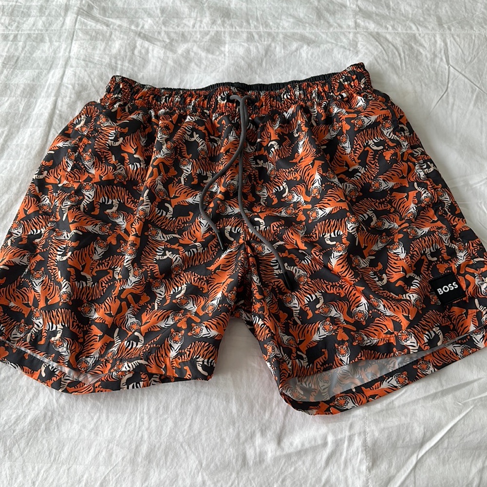 Hugo Boss men’s swim trunks size medium 5” inseam